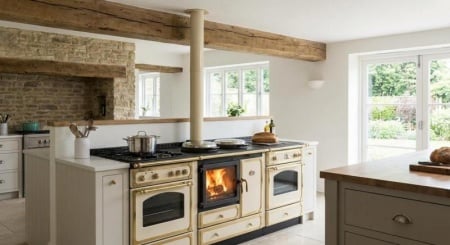 Installation d'une cuisini&egrave;re &agrave; bois, les cl&eacute;s d'un projet r&eacute;ussi